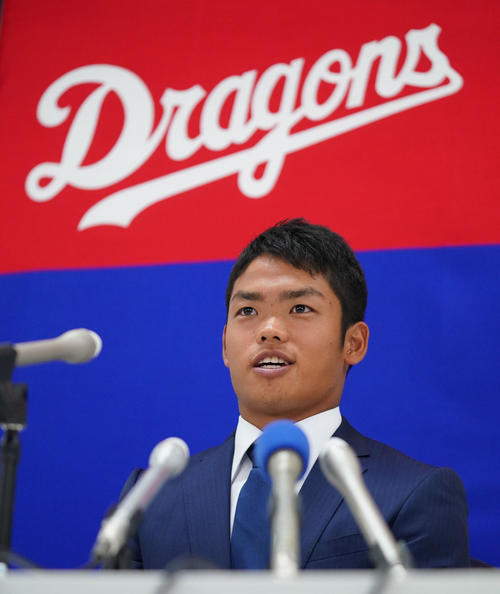契約更改を終え会見する根尾昂（撮影・森本幸一）