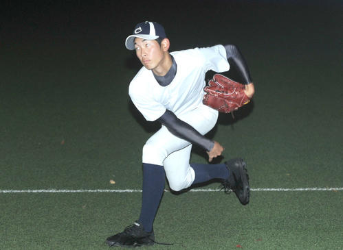 持ち味のしなやかな投球フォームが健在の中京大・漢人