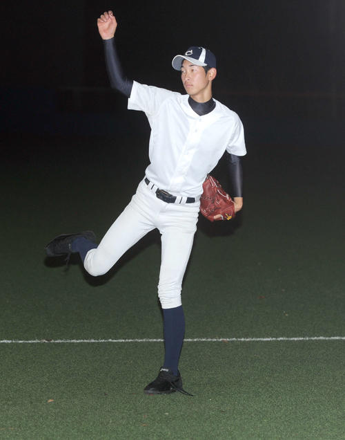 持ち味のしなやかな投球フォームが健在の中京大・漢人
