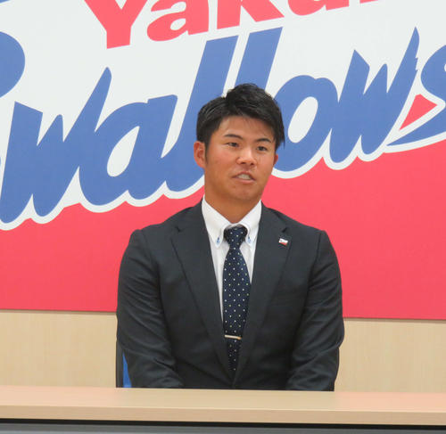 契約更改会見に臨んだヤクルト清水