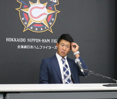 契約更改を終えた日本ハム難波（撮影・中島宙恵）