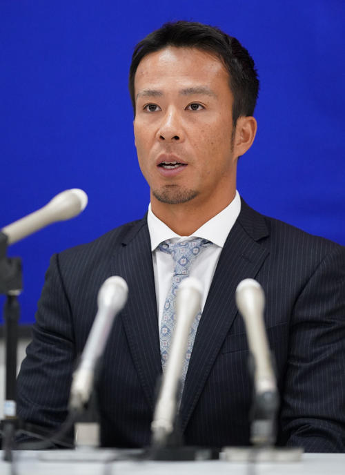 契約更改を終え会見する福田永将（撮影・森本幸一）