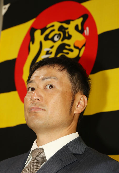 ダウン提示も契約を更改した阪神岡崎（撮影・黒河謙一）