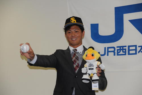 ソフトバンクのドラフト1位、JR西日本・佐藤（2019年10月18日撮影）