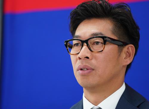 契約更改を終え会見する山井大介（撮影・森本幸一）