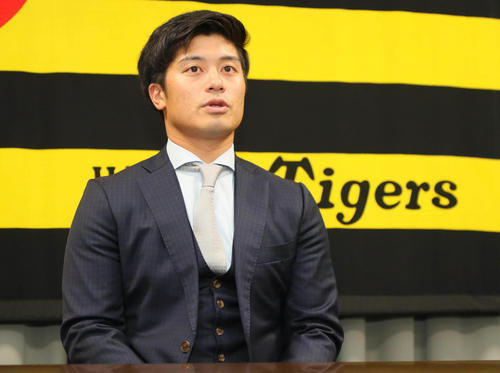 現状維持で契約更改を終えた阪神坂本（撮影・宮崎幸一）
