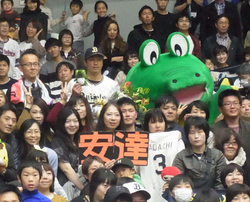 大阪・豊中市でトークイベントに参加したオリックス安達（撮影・堀まどか）