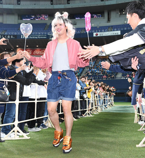 藤田ニコルに扮した太田椋（撮影・渦原淳）