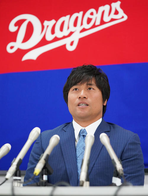 契約更改を終え会見する平田良介（撮影・森本幸一）