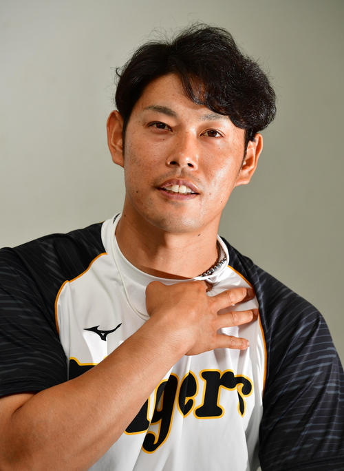 6月15日、復帰後すぐの活躍もすばらしい原口文仁が本紙インタビューで答える（撮影・清水貴仁）