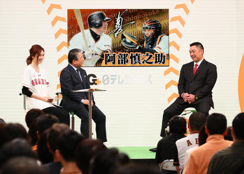 公開収録でトークショーを行った巨人阿部2軍監督（右）（撮影・足立雅史）