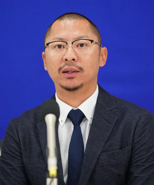 契約更改を終え会見する谷元圭介（撮影・森本幸一）
