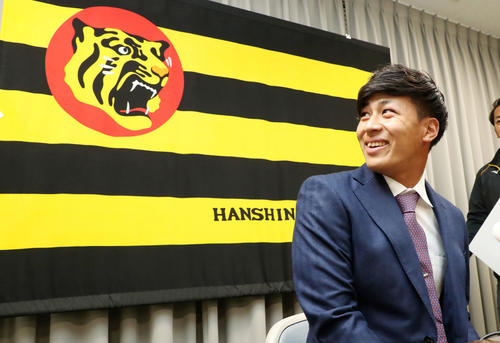 契約更改交渉を終え会見する植田海（撮影・加藤哉）
