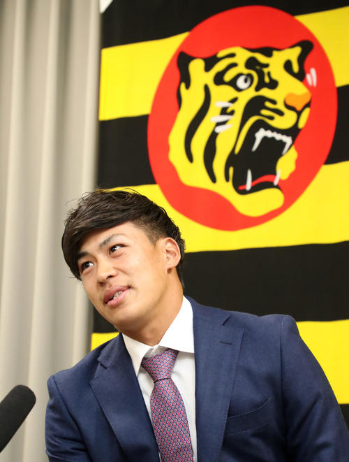 契約更改交渉を終え会見する植田海（撮影・加藤哉）