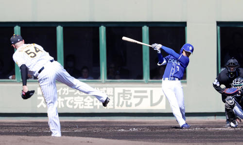 3月9日、教育リーグ阪神対中日　2回表中日2死、根尾は空振り三振に倒れる。投手はメッセンジャー