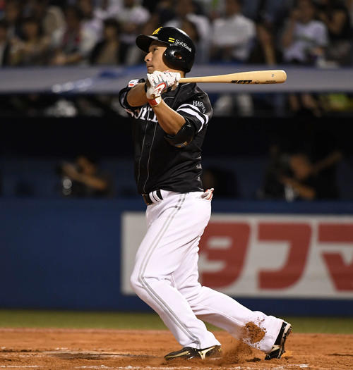 ソフトバンク塚田正義（2019年6月18日撮影）