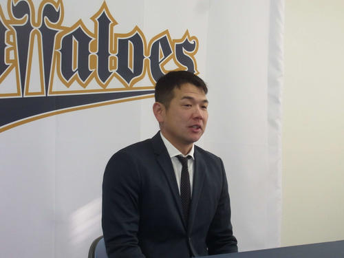 来年は打撃への強い意欲を明かしたオリックス山崎勝（撮影・堀まどか）