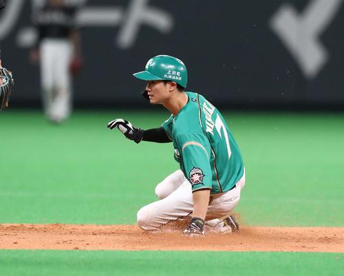 4月29日　日本ハム対ソフトバンク　9回裏日本ハム2死一塁、盗塁を決める西川