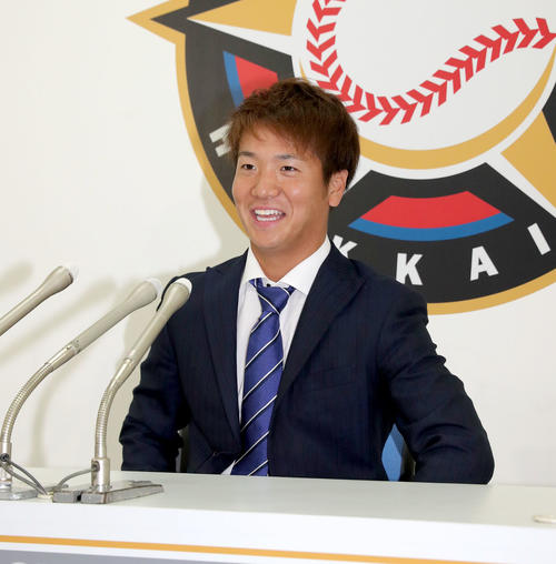 契約更改交渉を終え会見に臨む日本ハム平沼（撮影・佐藤翔太）