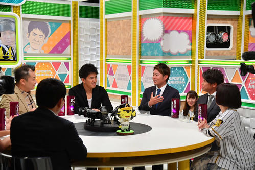 MBSテレビの「戦え！　スポーツ内閣」に出演する左から小杉竜一、武井壮、阪神西、梅野、千秋