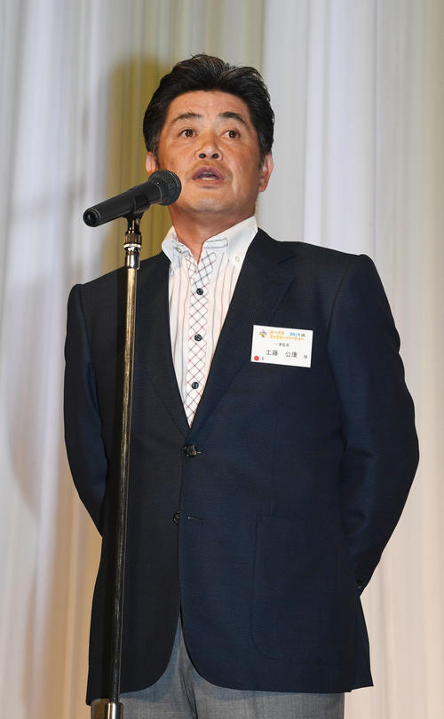 福岡ソフトバンクホークスファミリーパーティーであいさつする工藤公康監督（撮影・今浪浩三）