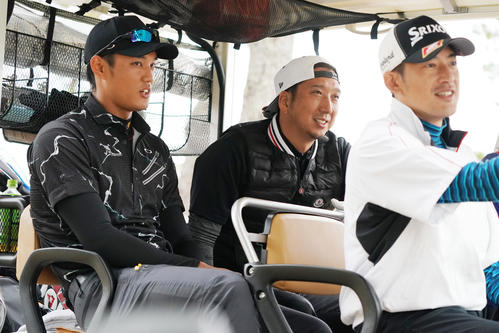サンテレビ「レッツゴー！タイガースゴルフ2020」で一緒にラウンドする藤浪晋太郎（左）、藤川球児（中央）、能見篤史（撮影・清水貴仁）