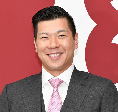 契約更改を終え会見する巨人炭谷（撮影・滝沢徹郎）