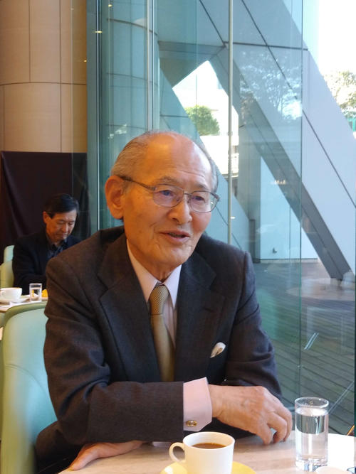 インタビューに答える「1988年のパ・リーグ」の著者、山室寛之氏
