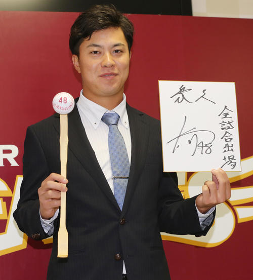 契約更改を終えた楽天渡辺佳（撮影・野上伸悟）