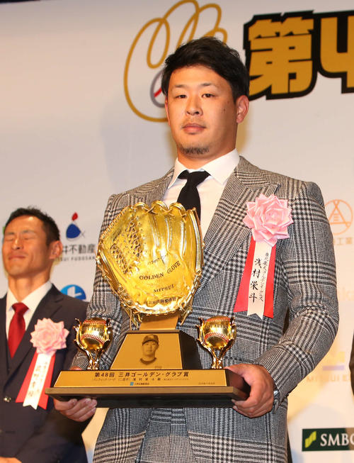 三井ゴールデン・グラブ賞を受賞した浅村（撮影・丹羽敏通）