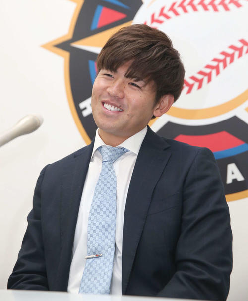 契約更改を終え会見する日本ハム清水（撮影・黒川智章）