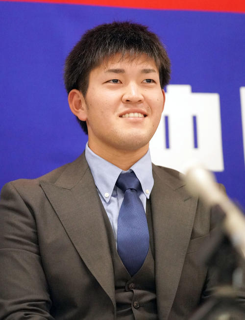 契約更改を終え会見する中日垣越（撮影・森本幸一）