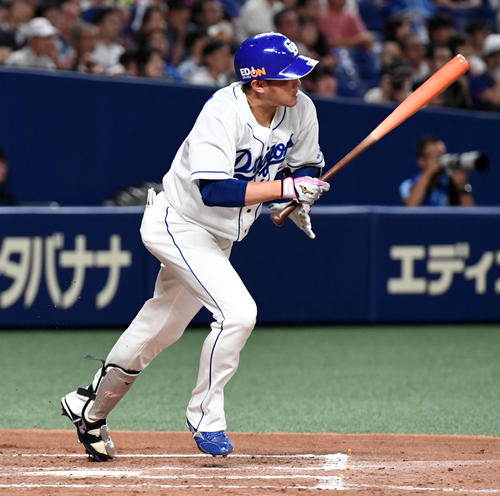 中前適時打を放つ武田（2019年7月27日撮影）