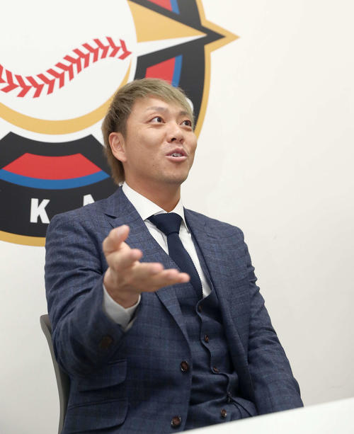 契約更改を終え会見する日本ハム宮西（撮影・黒川智章）