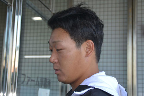 質問に受け答えする大山