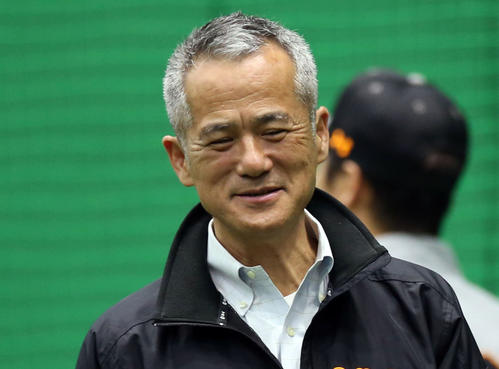 巨人の春川正明編成本部次長兼国際部長（2019年5月28日撮影）