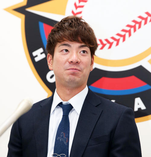 契約更改を終え会見する松本剛（2019年11月28日撮影）