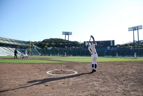 イチロー氏131球完投 左ふくらはぎがピクピク プロ野球写真ニュース 日刊スポーツ イチロー氏131球完投 左ふくらはぎがピクピク プロ野球写真ニュース 日刊スポーツ
