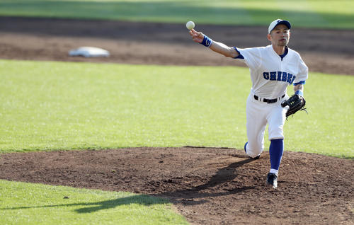 先発し好投するイチロー氏（撮影・前田充）