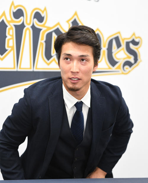 契約更改を終え会見に臨むオリックス後藤駿太（撮影・渦原淳）