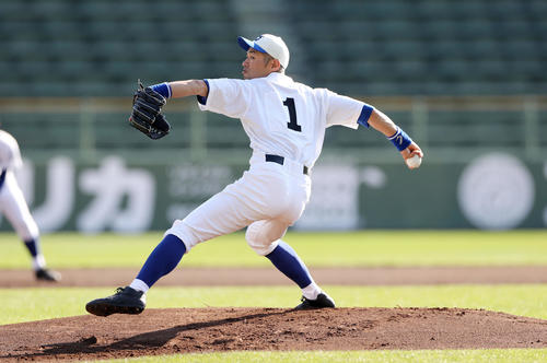 背番号「1」で先発し力投するイチロー氏（撮影・前田充）