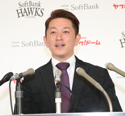 現状維持の2年複数年で契約更改を終えた川島慶三（撮影・梅根麻紀）