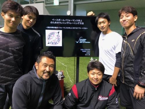 谷川聡氏（下段左）のランニング講義を受けたロッテの5選手。上段左から藤原、和田、三家、茶谷。下段右は酒居