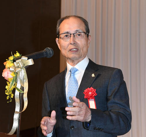 王讃会で監督時代の話をする王球団会長（撮影・今浪浩三）