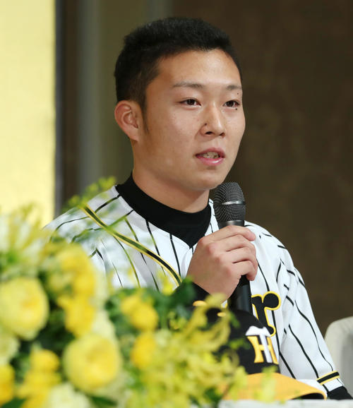会見で自己PRする藤田健斗（撮影・加藤哉）