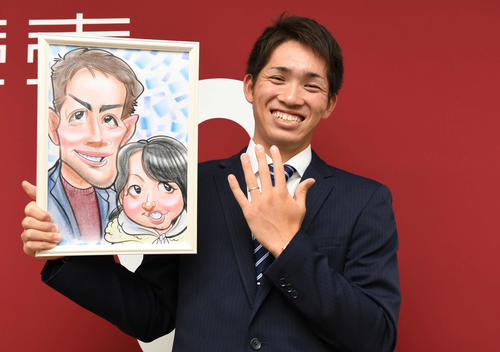 契約更改後の会見で結婚を発表した巨人高橋（撮影・山崎安昭）