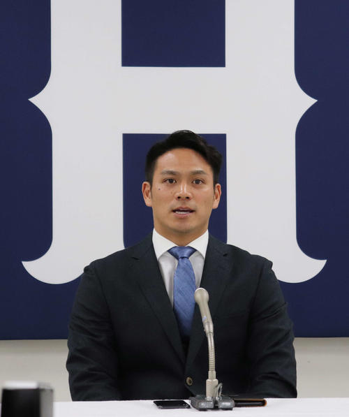 プロ入り初減額で契約更改した広島田中（撮影・前原淳）