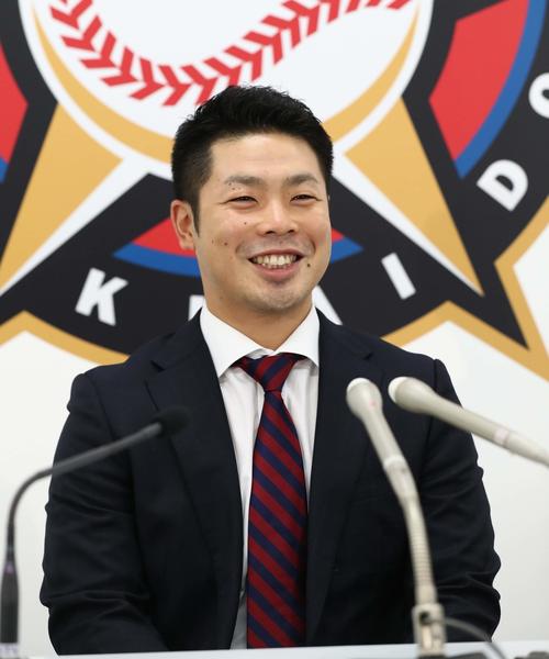契約更改を終え会見する日本ハム近藤（撮影・黒川智章）