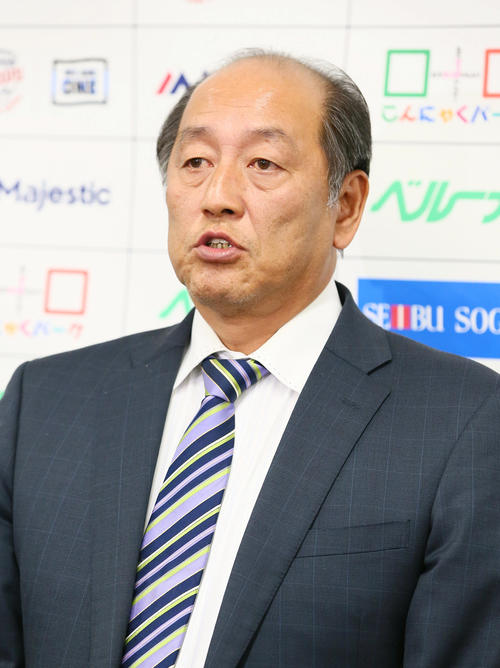 松坂獲得について話す西武渡辺GM（撮影・足立雅史）