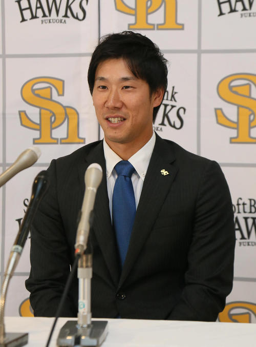 微増で契約更改したソフトバンク高田（撮影・栗木一考）